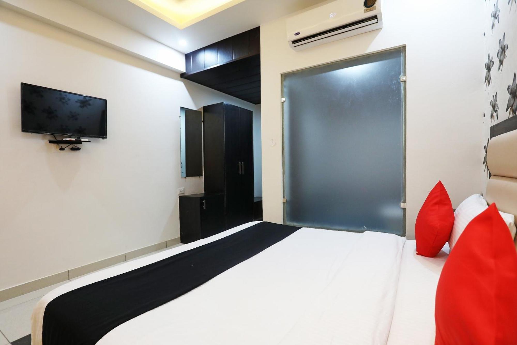 Live On Mrt736 Hotel Meerut Exterior photo
