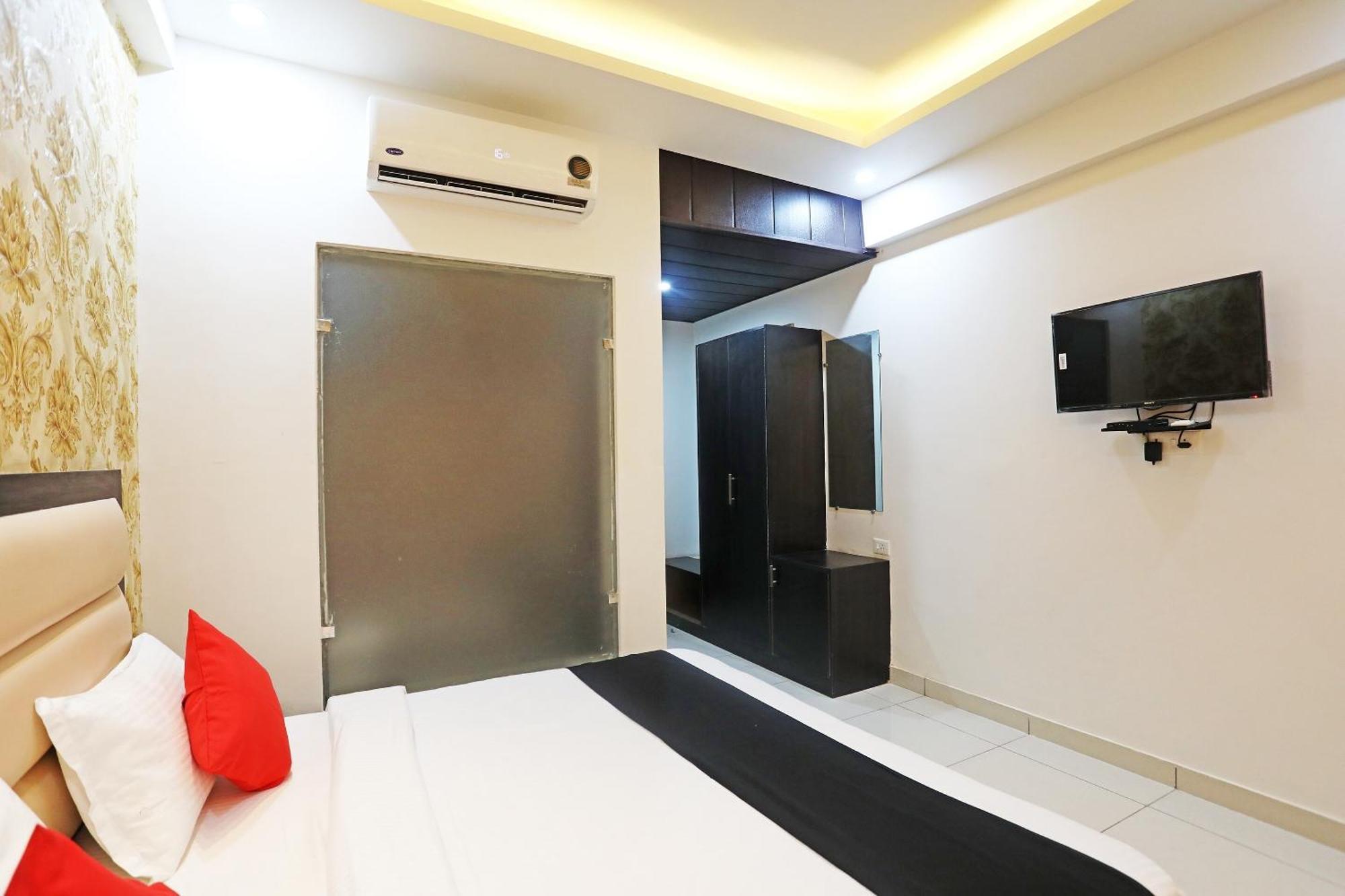 Live On Mrt736 Hotel Meerut Exterior photo