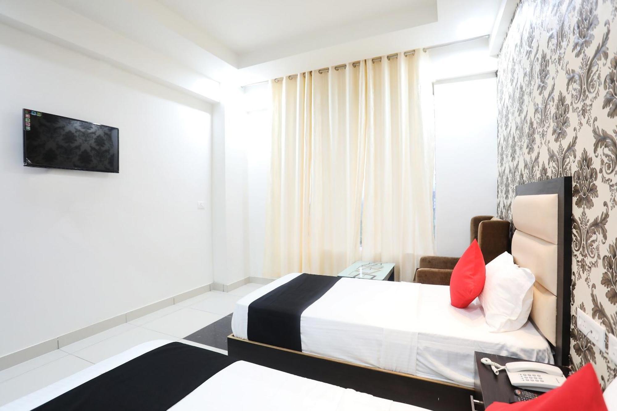 Live On Mrt736 Hotel Meerut Exterior photo