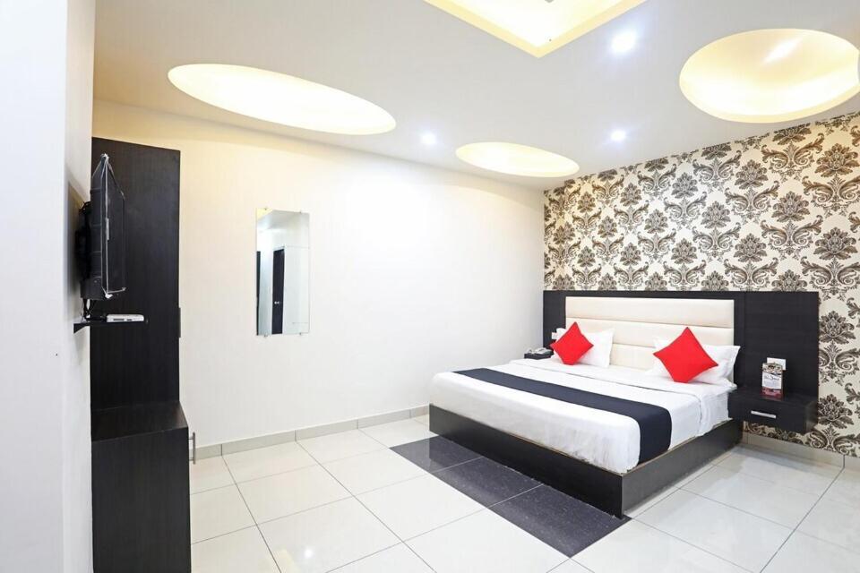 Live On Mrt736 Hotel Meerut Exterior photo