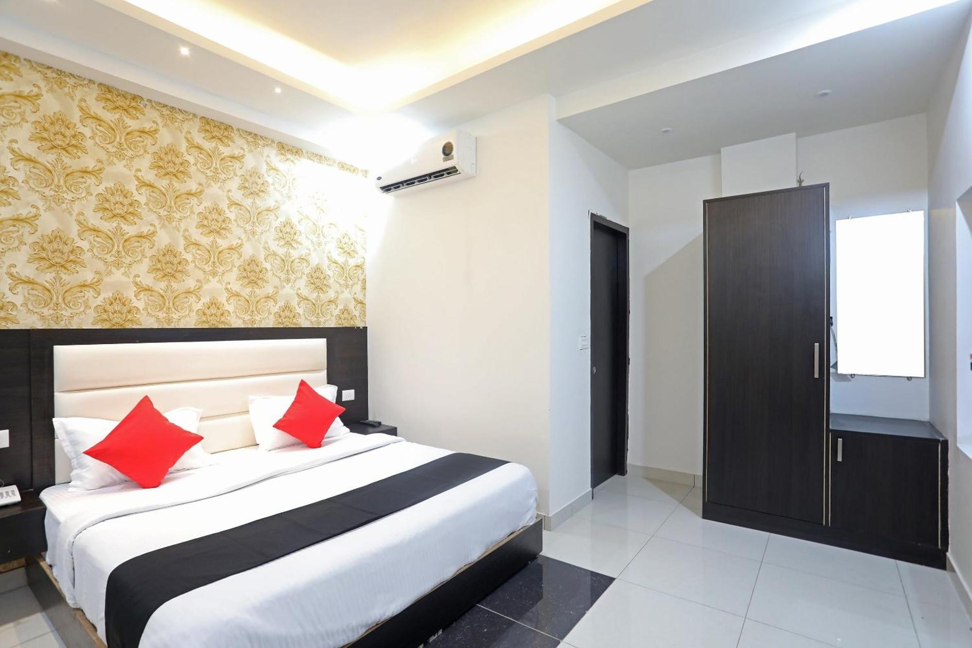 Live On Mrt736 Hotel Meerut Exterior photo