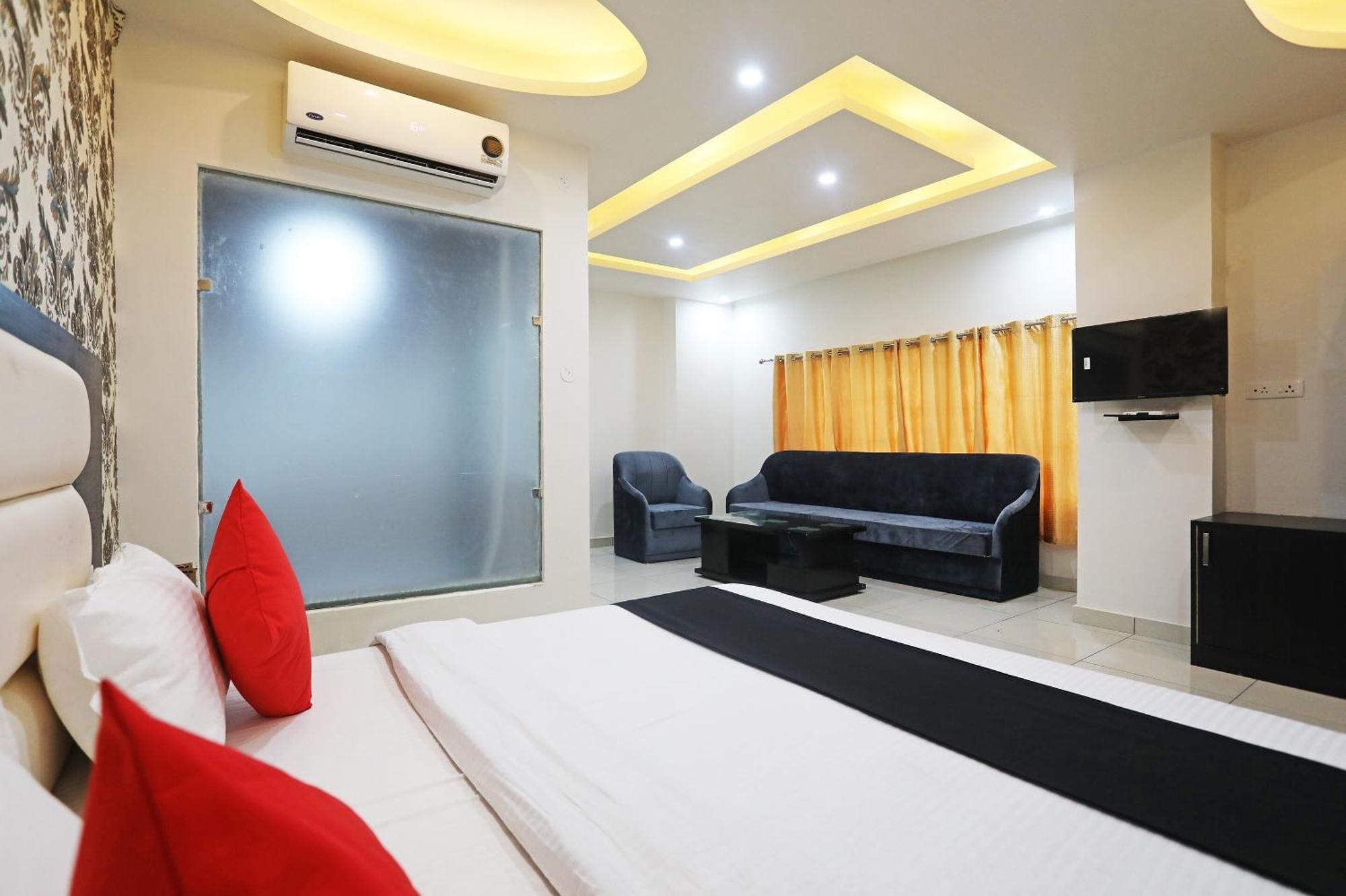 Live On Mrt736 Hotel Meerut Exterior photo