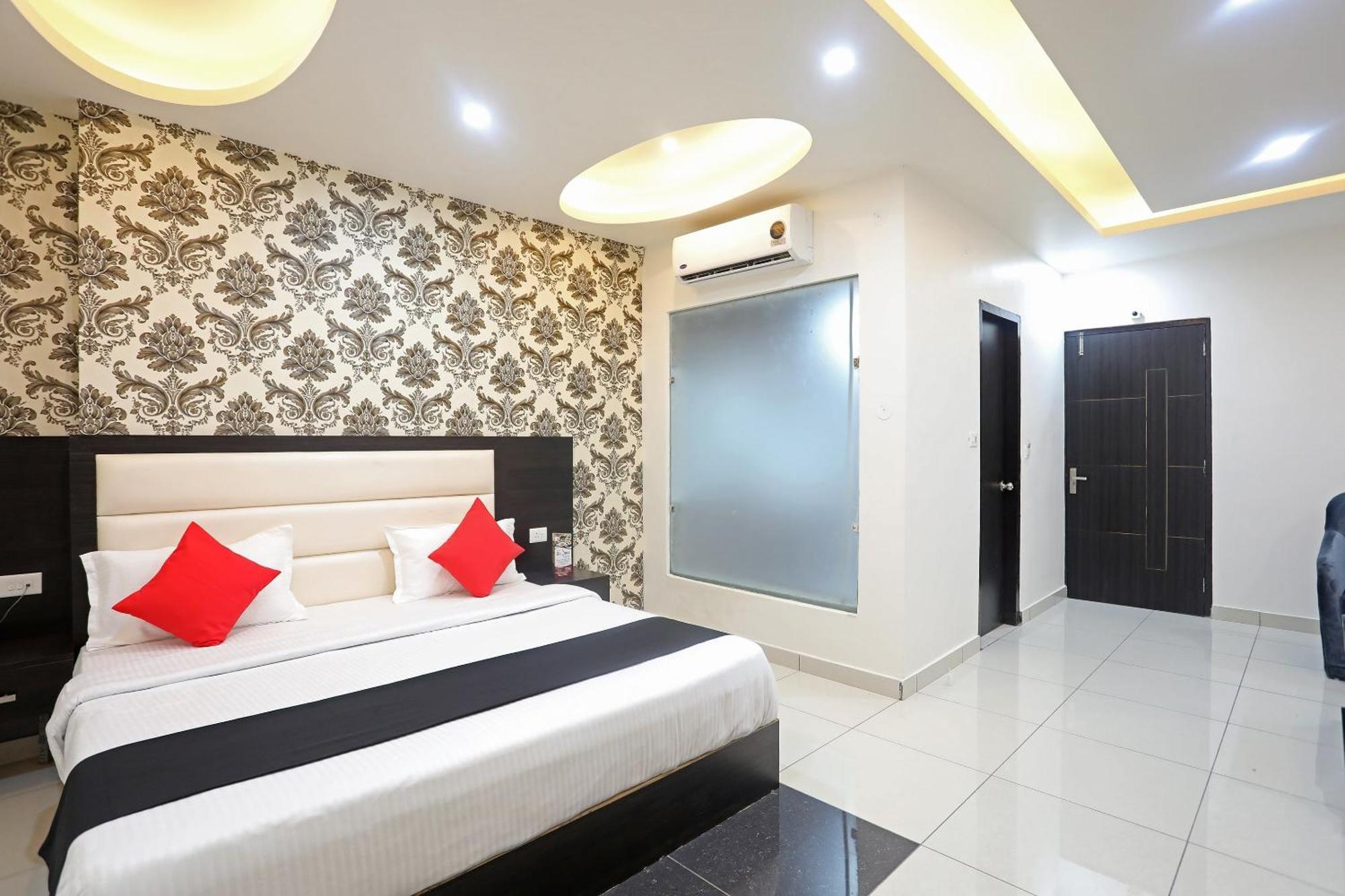 Live On Mrt736 Hotel Meerut Exterior photo