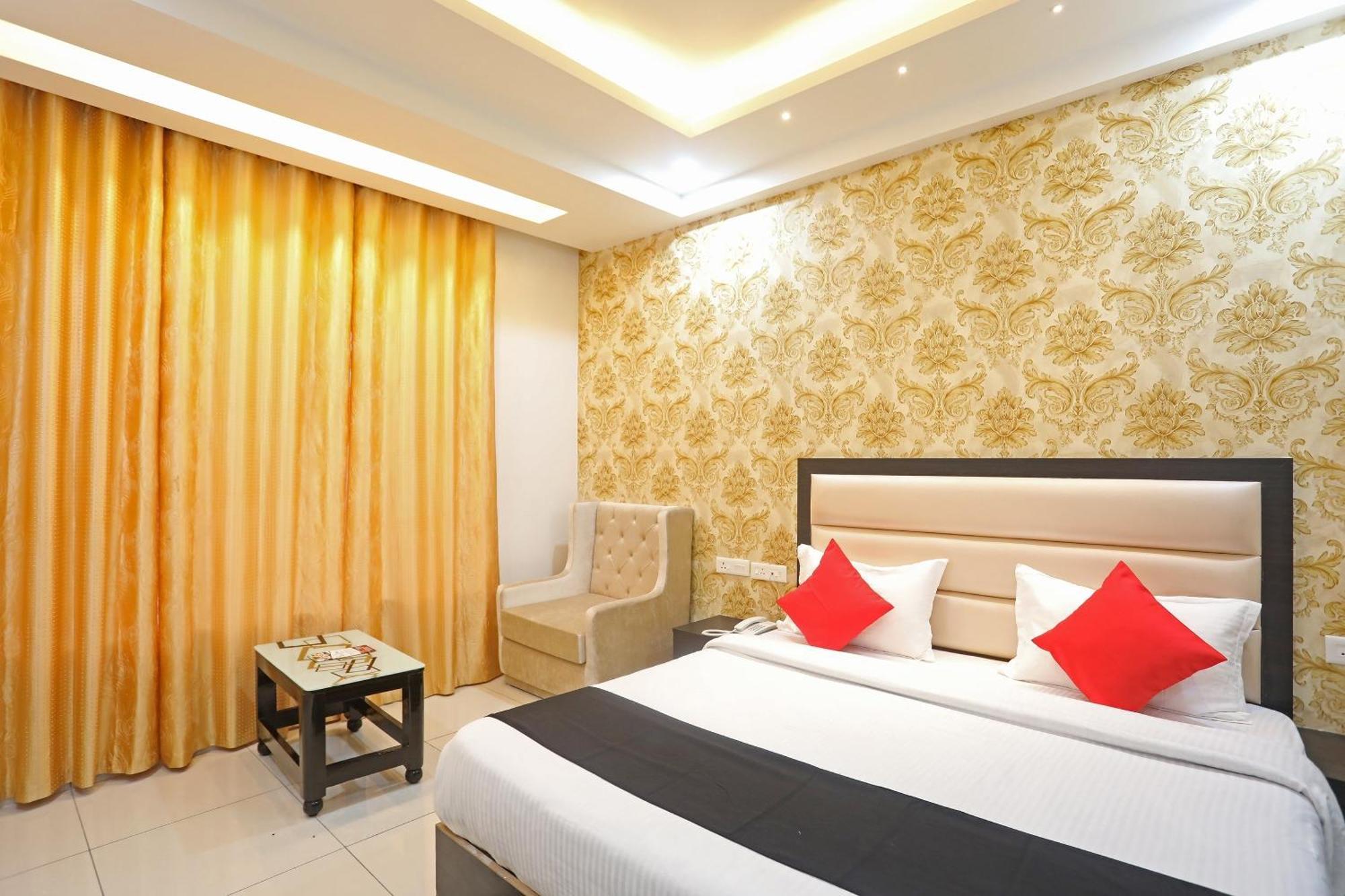 Live On Mrt736 Hotel Meerut Exterior photo