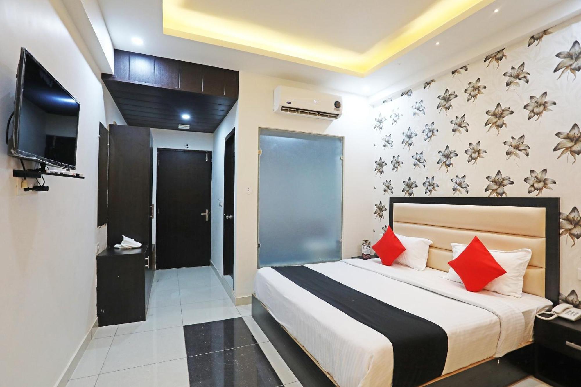 Live On Mrt736 Hotel Meerut Exterior photo