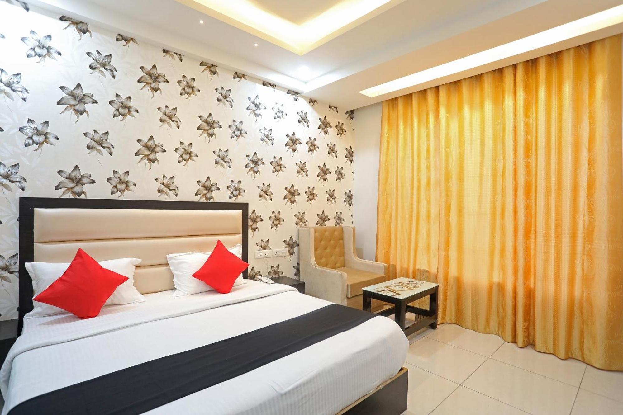 Live On Mrt736 Hotel Meerut Exterior photo