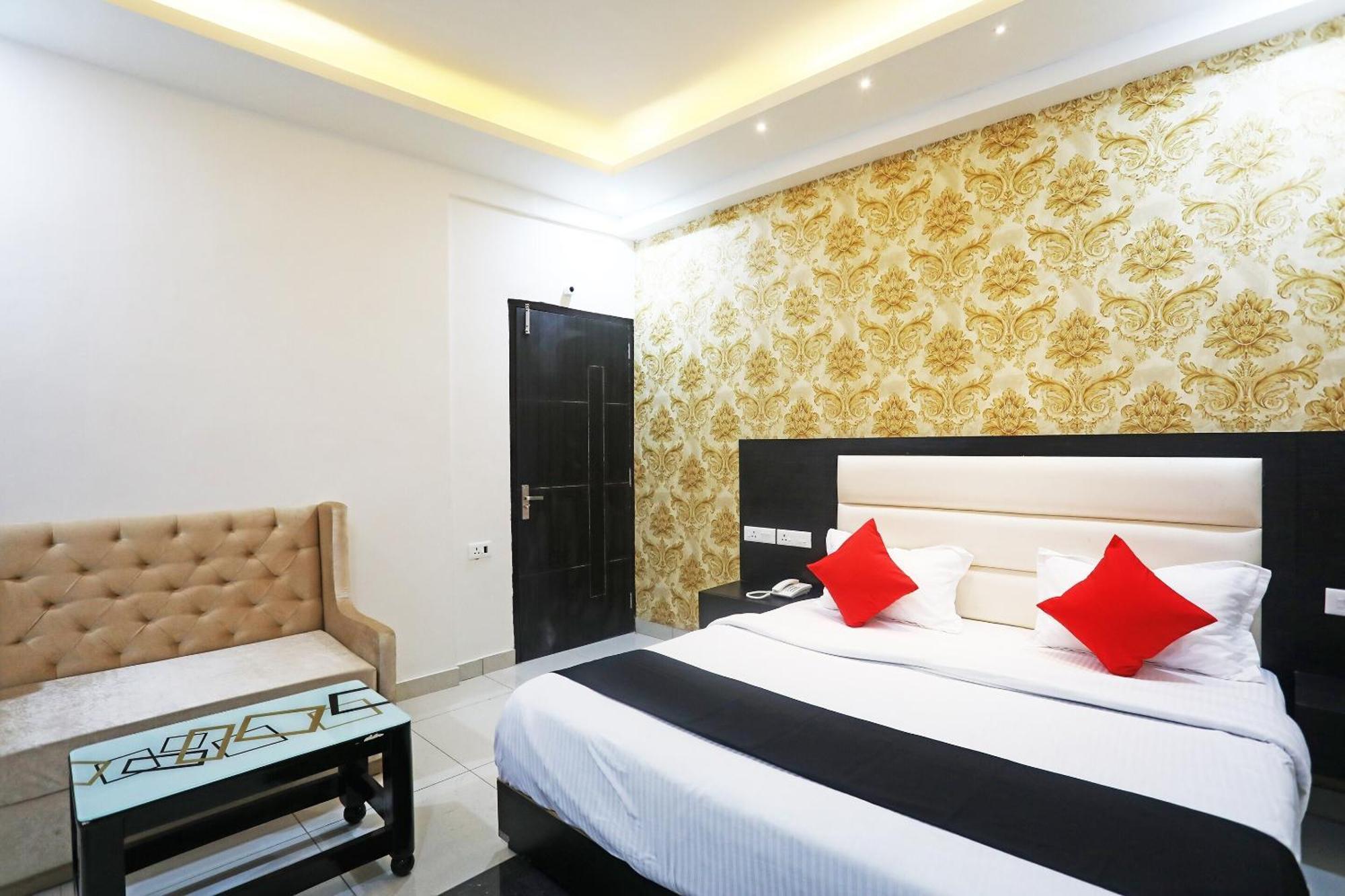 Live On Mrt736 Hotel Meerut Exterior photo